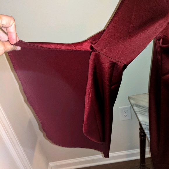 Burgundy bell sleeve dress - Picture 2 of 4